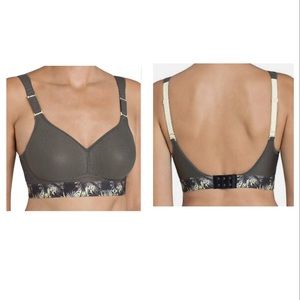 Triumph Hybrid Lite Sports Bra Size 34C